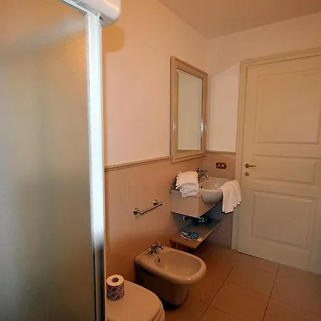 Sleeps 4 Pool Wifi Meina