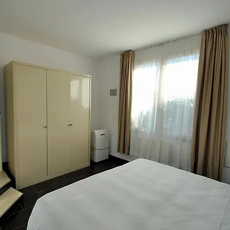 Sleeps 4 Pool Wifi