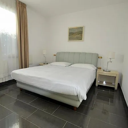Sleeps 4 Pool Wifi *