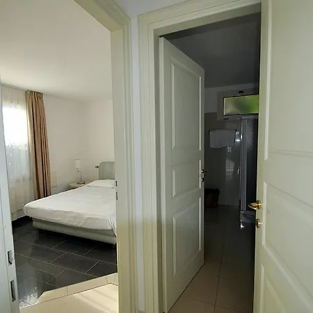 Sleeps 4 Pool Wifi *