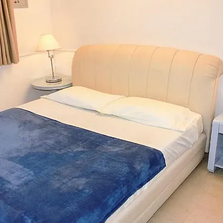 Sleeps 4 Pool Wifi Meina